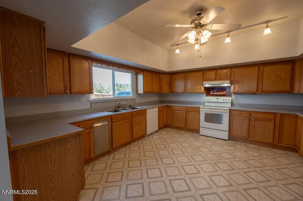 2715 Henning Minden NV 89423