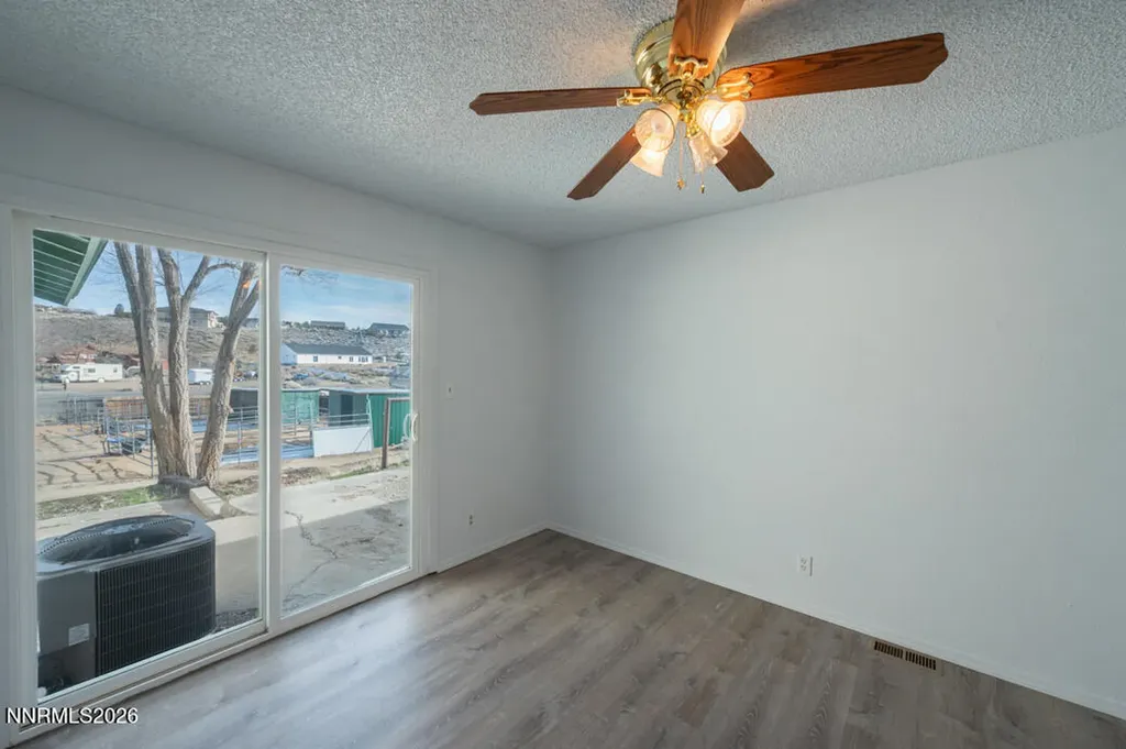 2715 Henning Minden NV 89423
