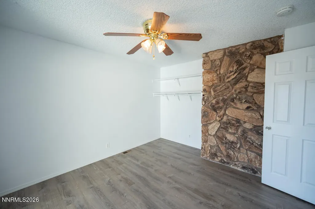 2715 Henning Minden NV 89423