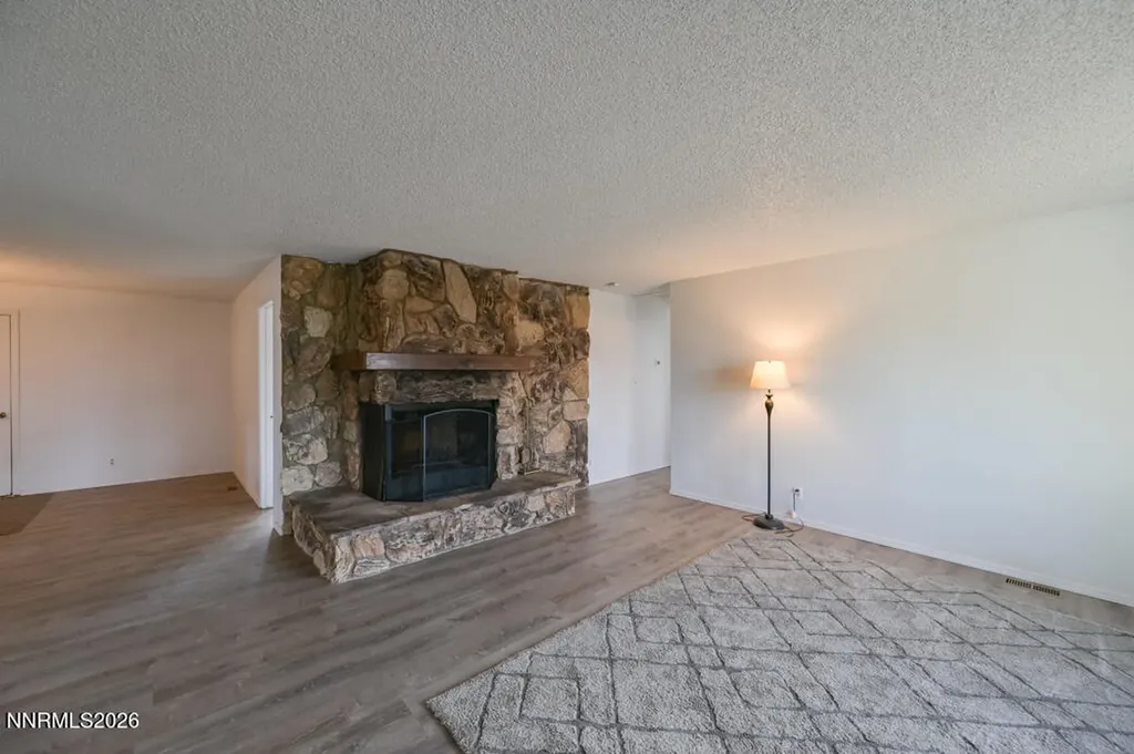 2715 Henning Minden NV 89423