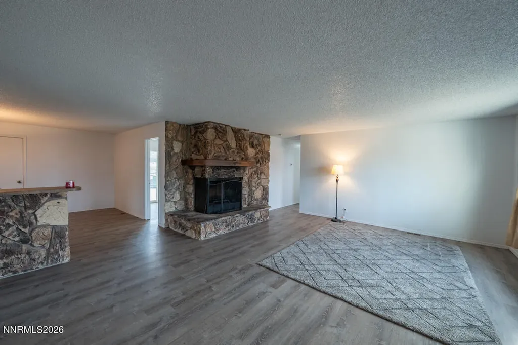 2715 Henning Minden NV 89423