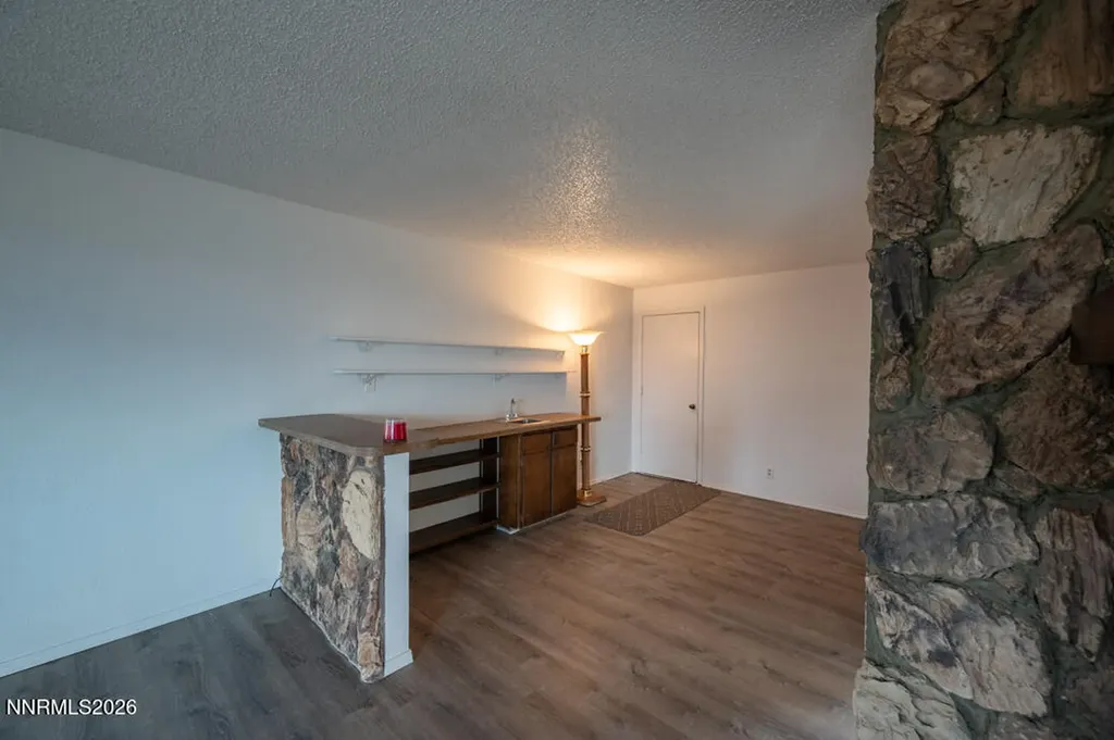 2715 Henning Minden NV 89423