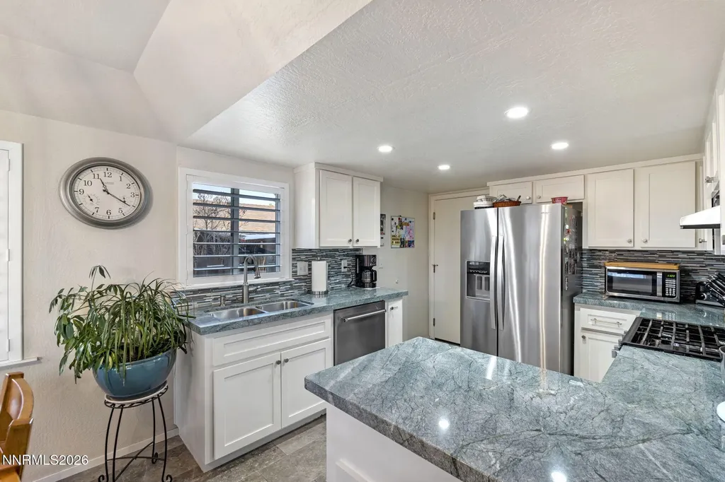 1412 Bumblebee Gardnerville NV 89460