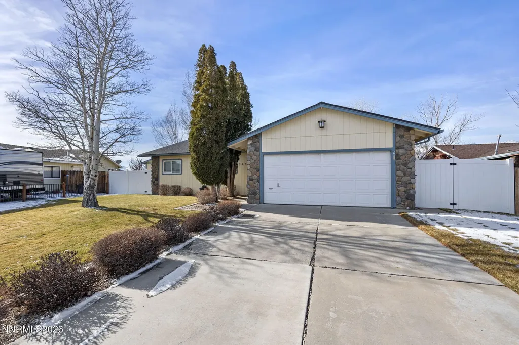 1412 Bumblebee Gardnerville NV 89460