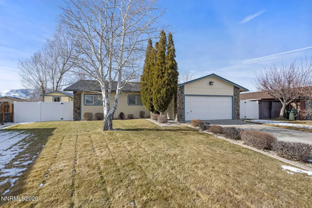 1412 Bumblebee Gardnerville NV 89460