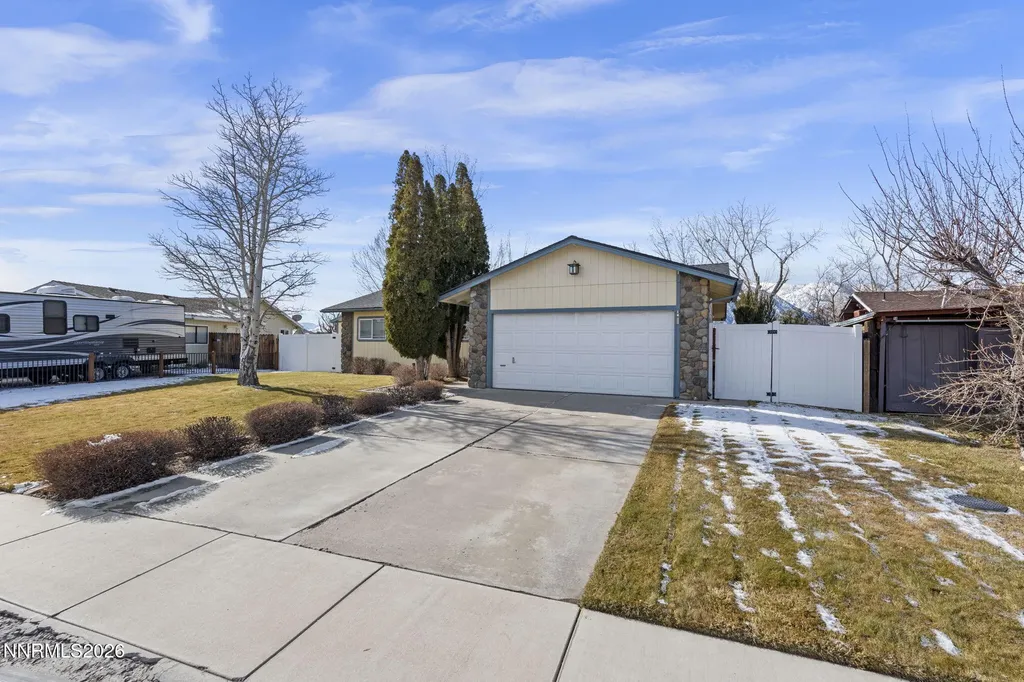 1412 Bumblebee Gardnerville NV 89460