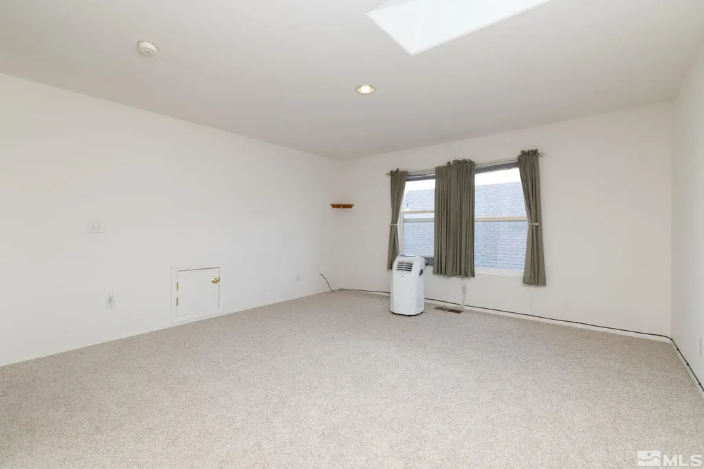 1419 Honey Locust Gardnerville NV 89410