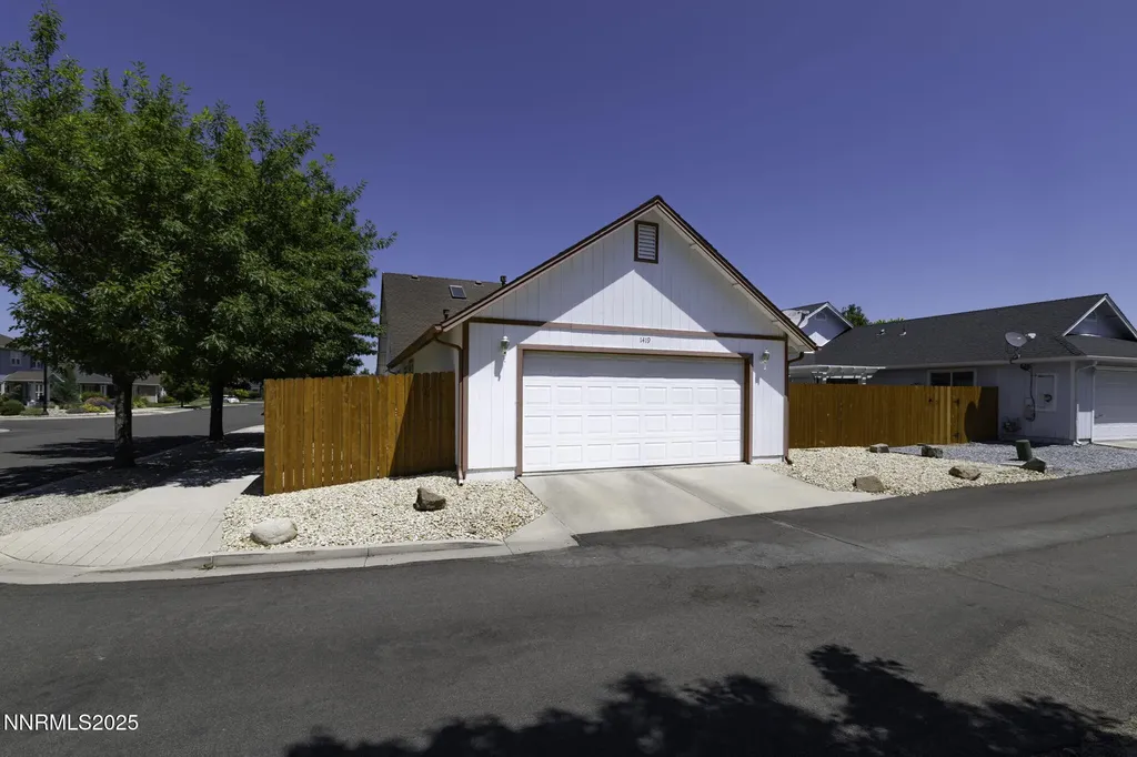 1419 Honey Locust Gardnerville NV 89410