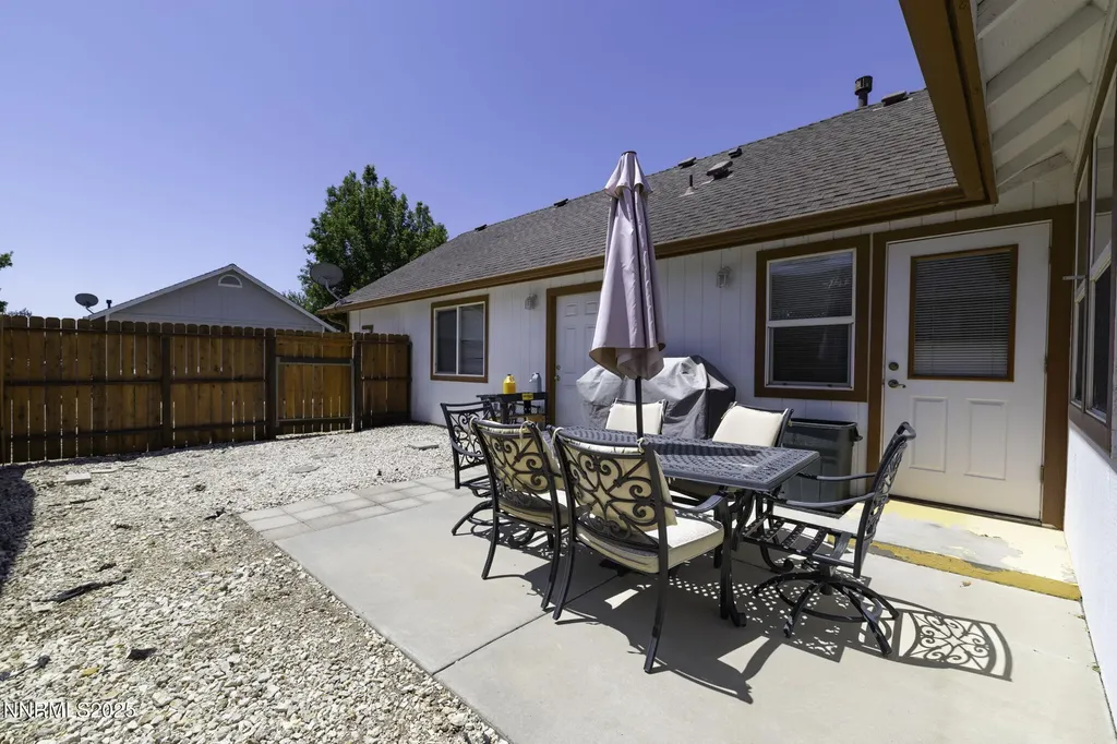 1419 Honey Locust Gardnerville NV 89410