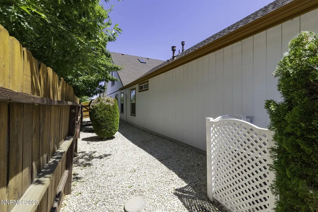 1419 Honey Locust Gardnerville NV 89410