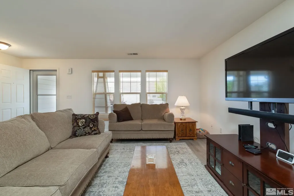 1419 Honey Locust Gardnerville NV 89410