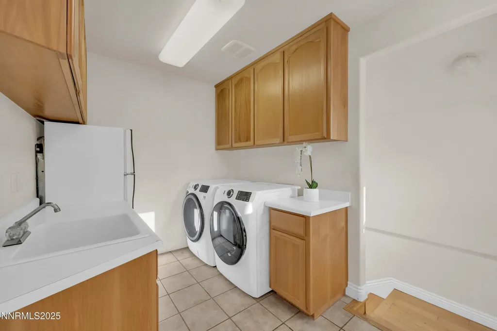 4454 Dant Reno NV 89509