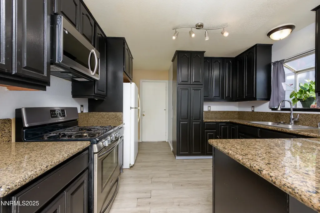 207 Thornwood Dayton NV 89403