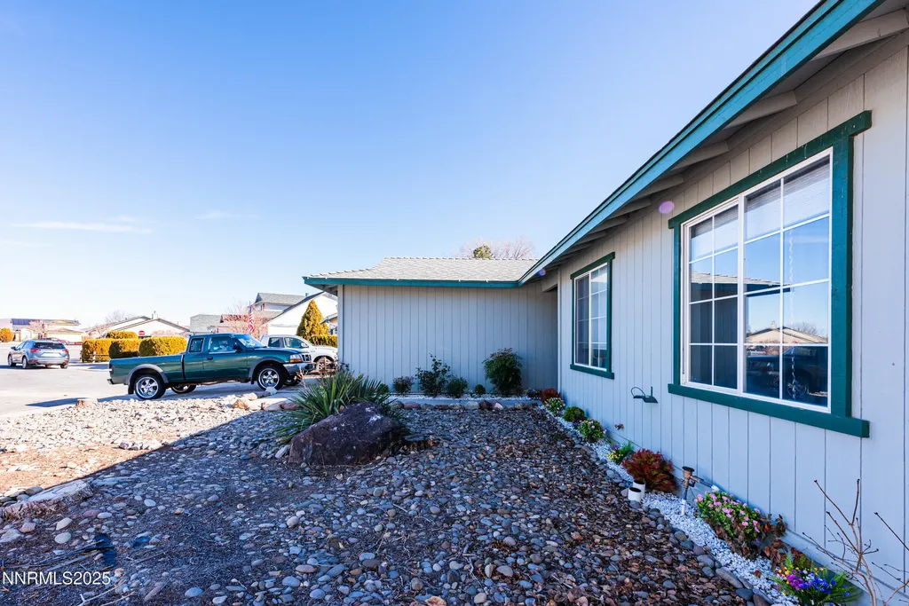 207 Thornwood Dayton NV 89403