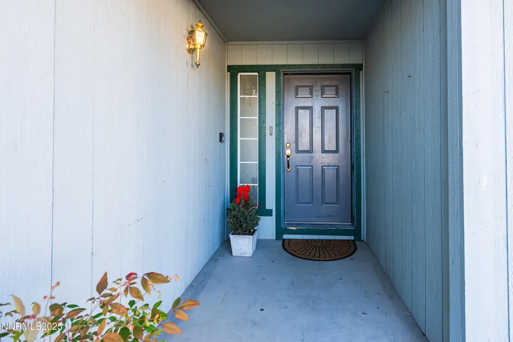 207 Thornwood Dayton NV 89403