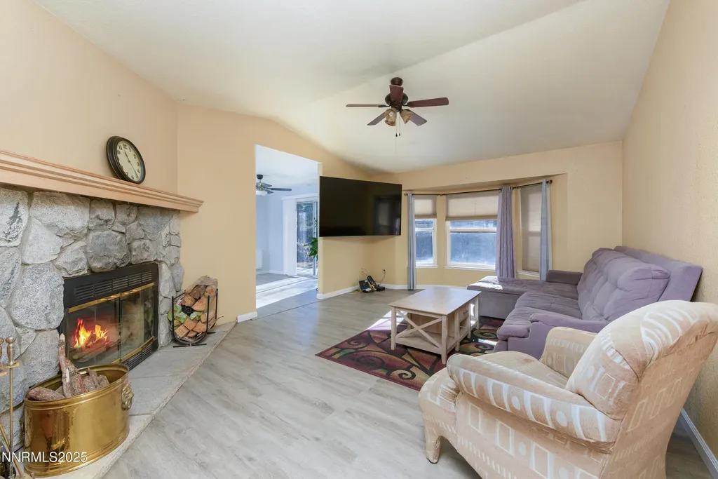 207 Thornwood Dayton NV 89403