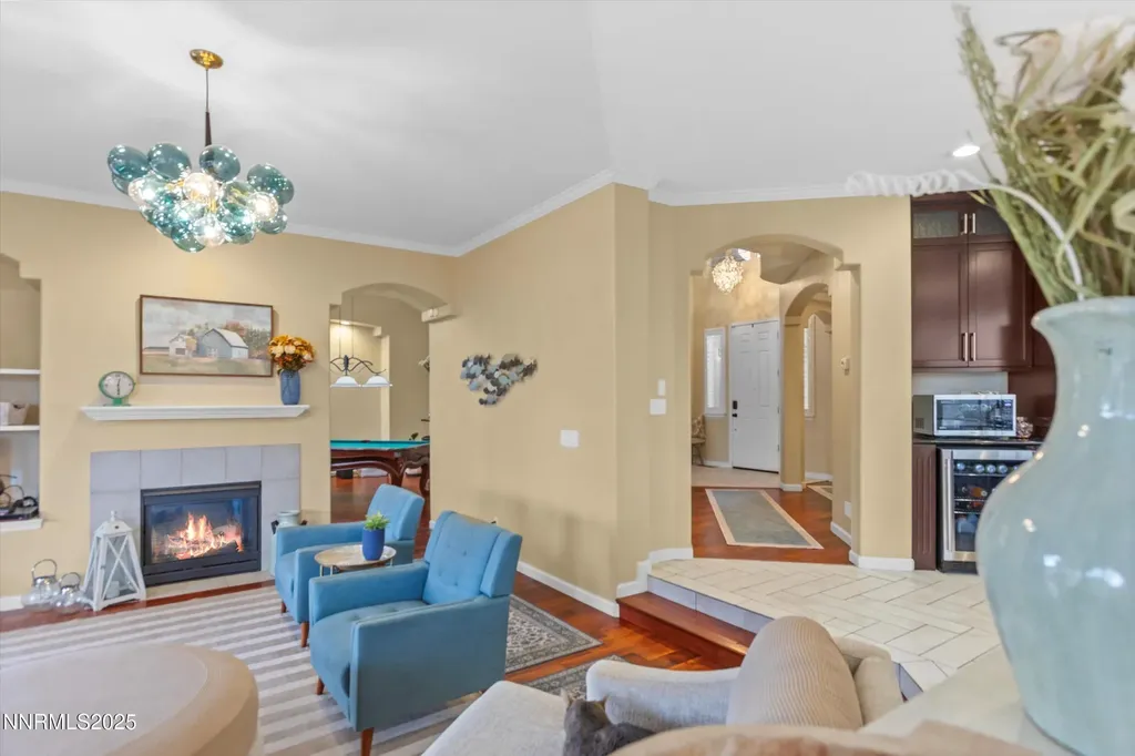 6894 Cinnamon Sparks NV 89436