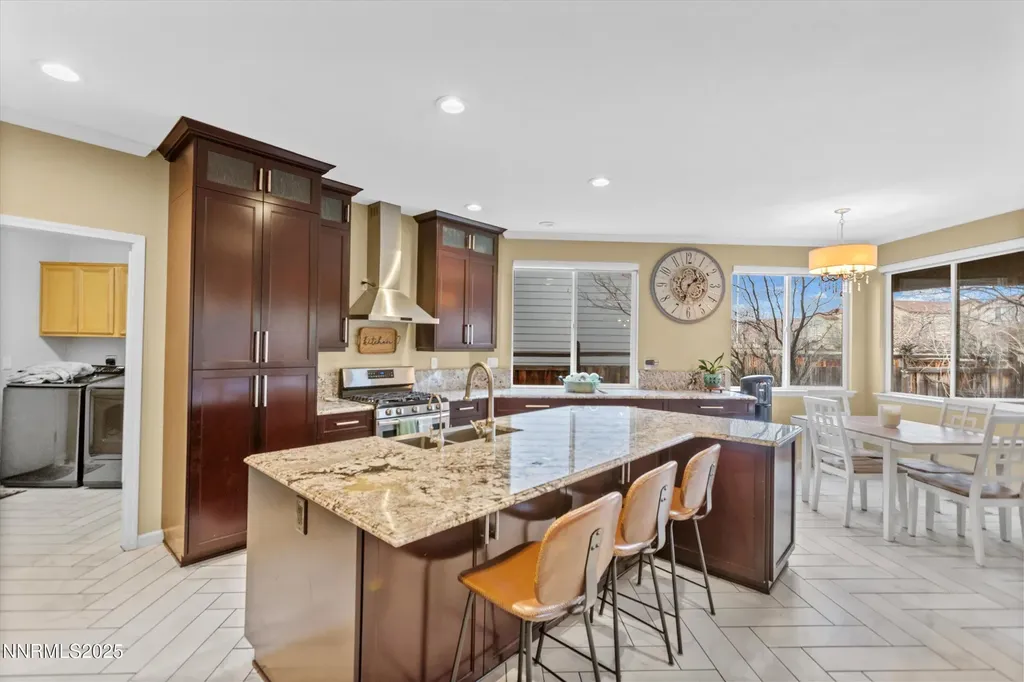 6894 Cinnamon Sparks NV 89436