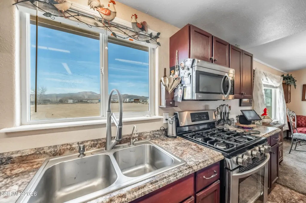 7645 Bass Silver Springs NV 89429