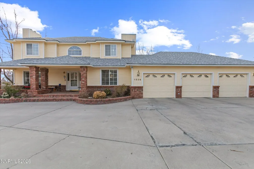 1326 Santa Cruz Minden NV 89423