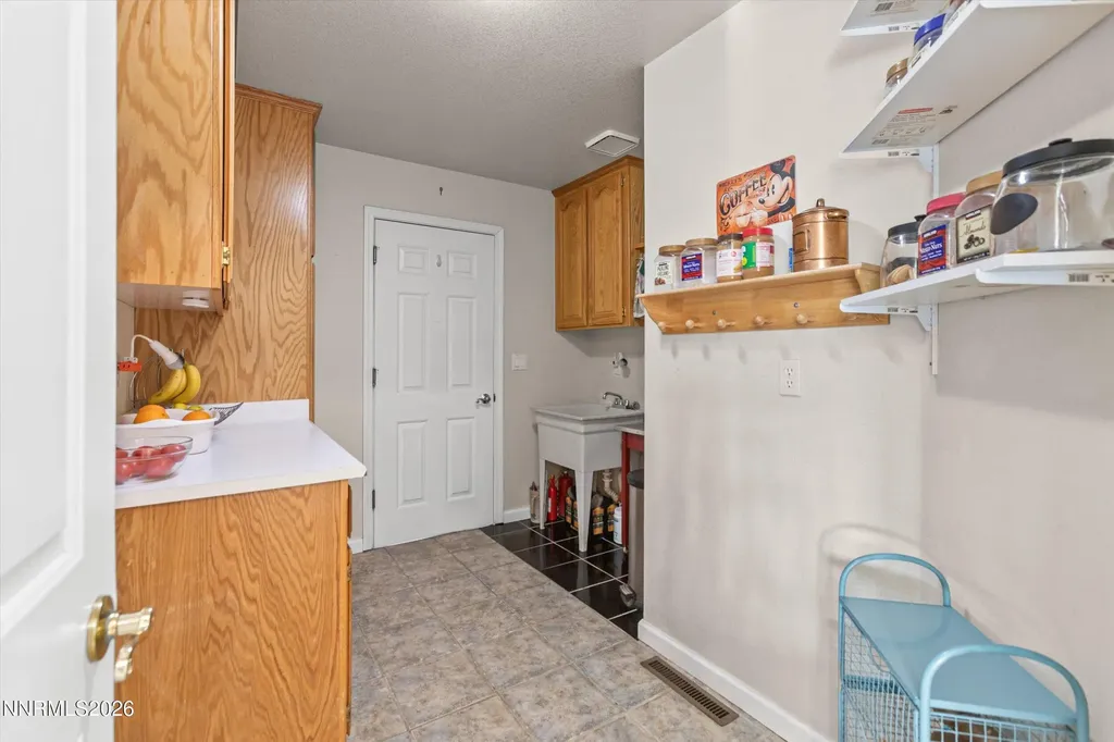 1326 Santa Cruz Minden NV 89423