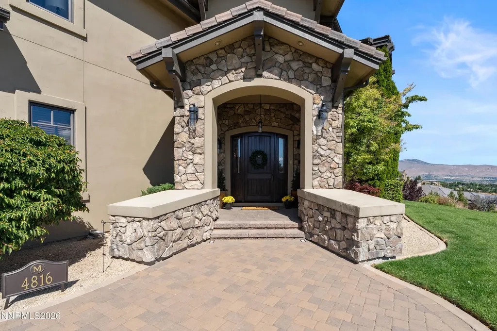 4816 Piney Woods Reno NV 89519