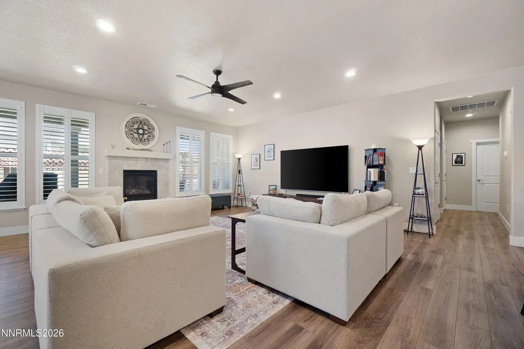 752 Cottage Gardnerville NV 89460