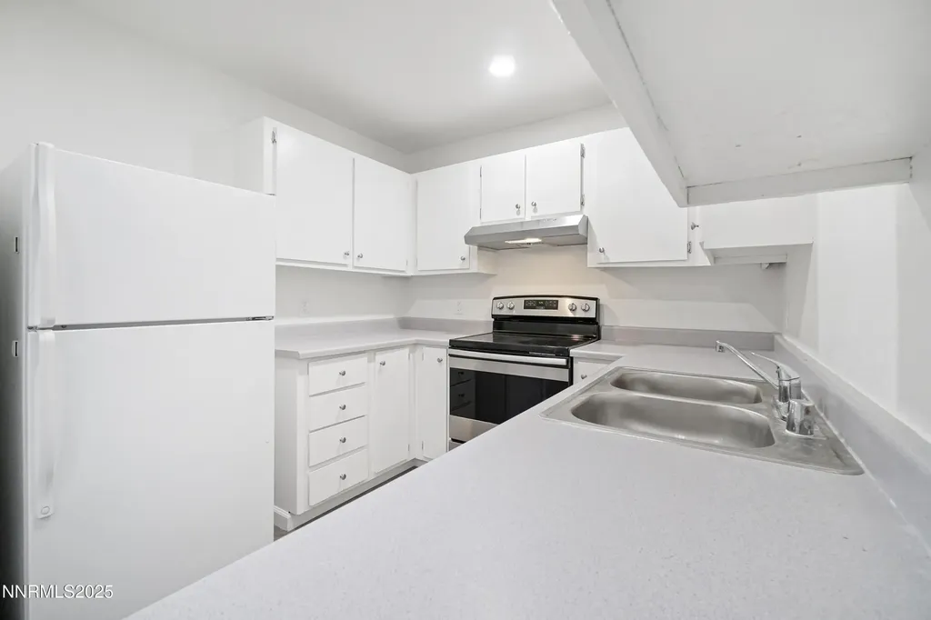 2085 Highview Reno NV 89512