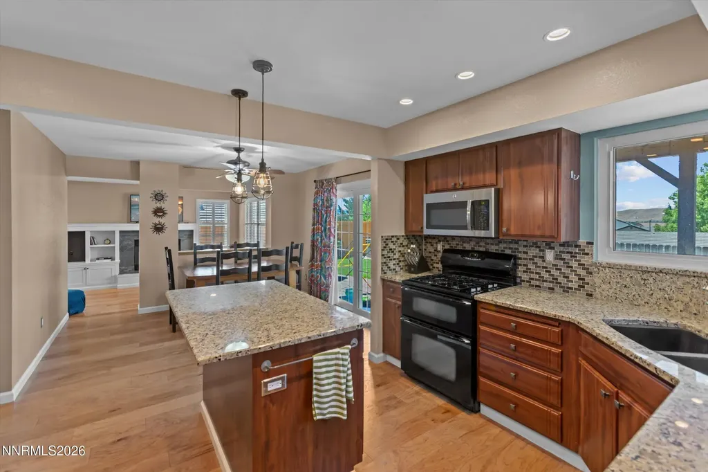 5225 Canyon Crest Sparks NV 89436