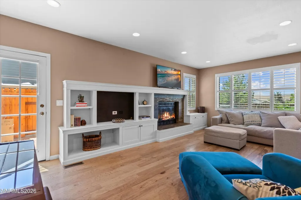 5225 Canyon Crest Sparks NV 89436