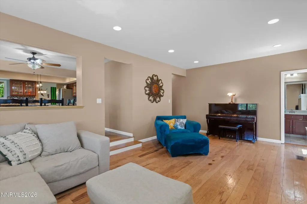 5225 Canyon Crest Sparks NV 89436