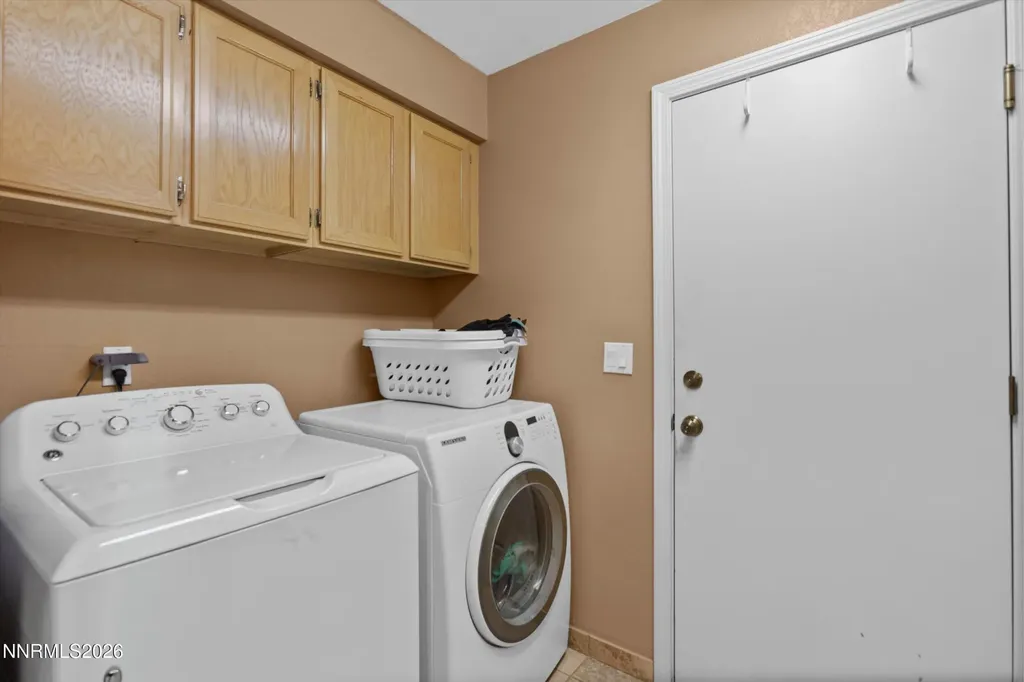 5225 Canyon Crest Sparks NV 89436