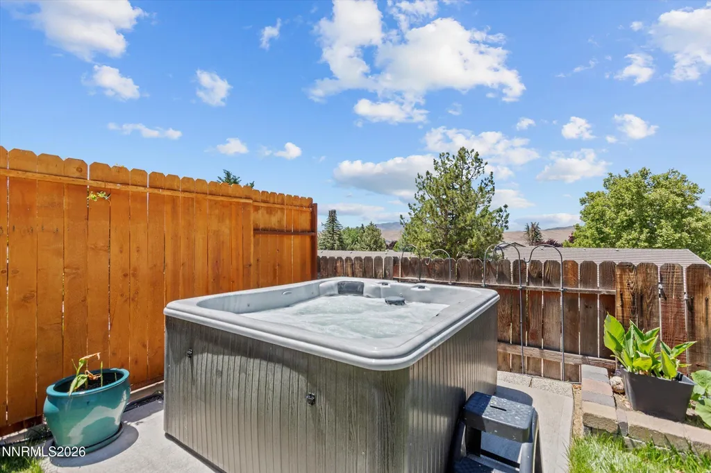 5225 Canyon Crest Sparks NV 89436