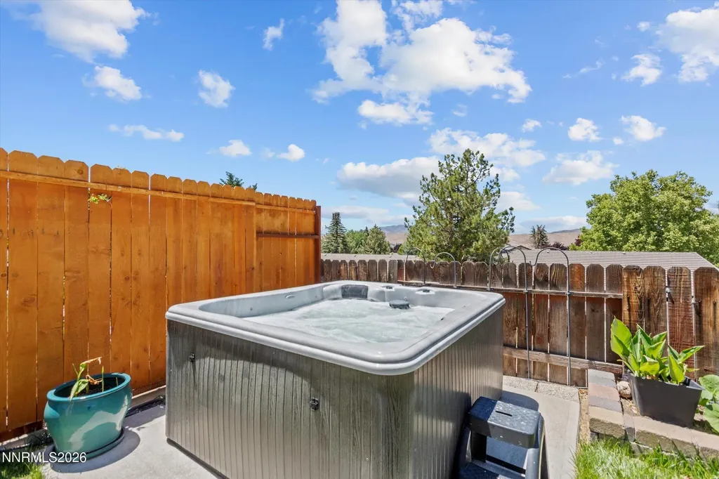 5225 Canyon Crest Sparks NV 89436