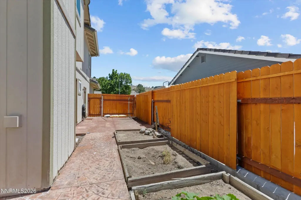 5225 Canyon Crest Sparks NV 89436