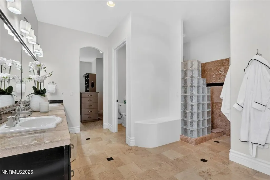 6527 Rey Del Sierra Sparks NV 89436