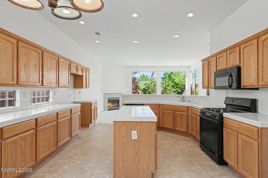 208 La Costa Dayton NV 89403