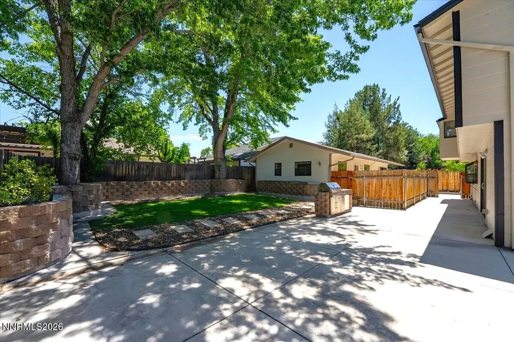 840 Singingwood Reno NV 89509