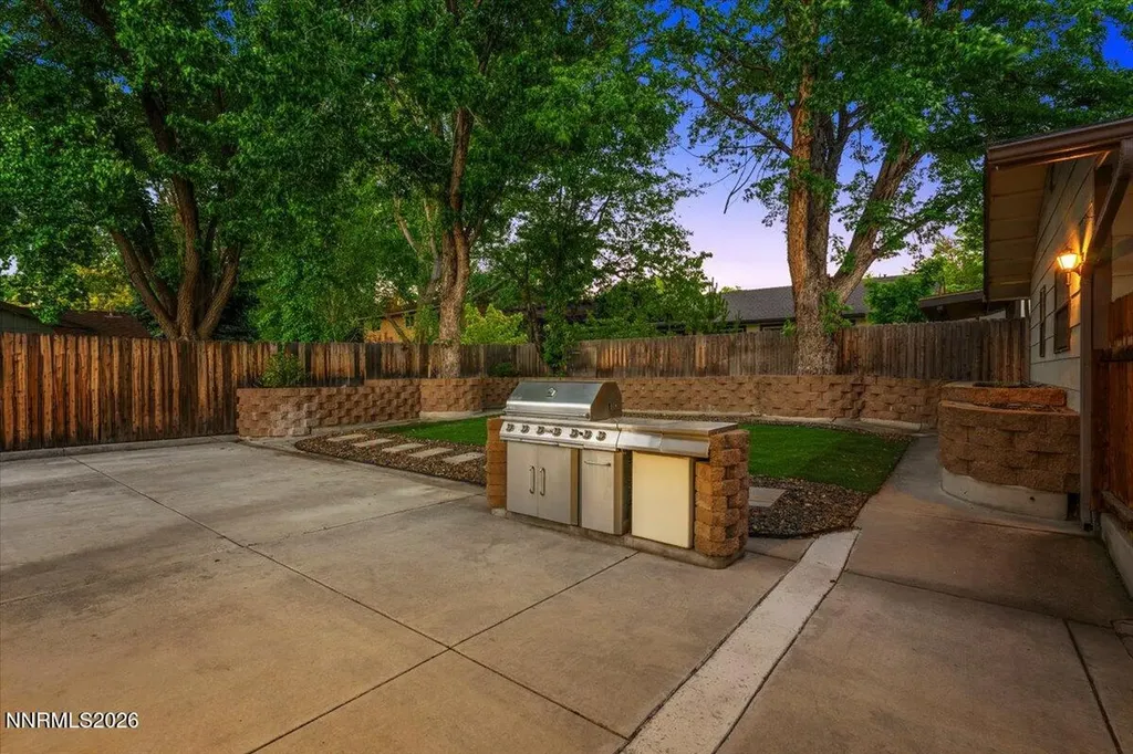 840 Singingwood Reno NV 89509