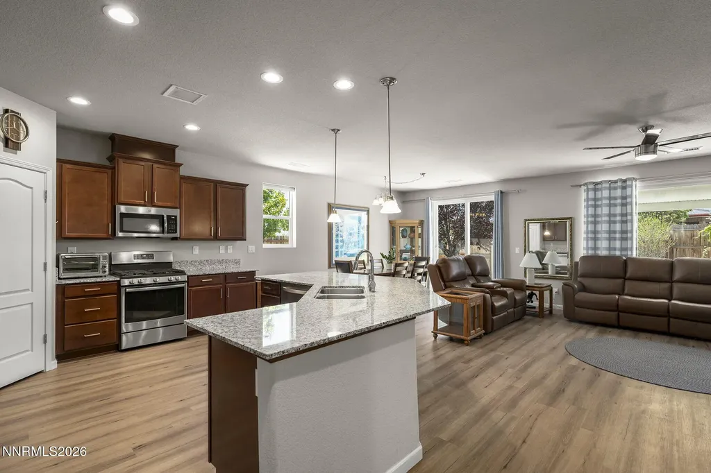 332 Granite Dayton NV 89403
