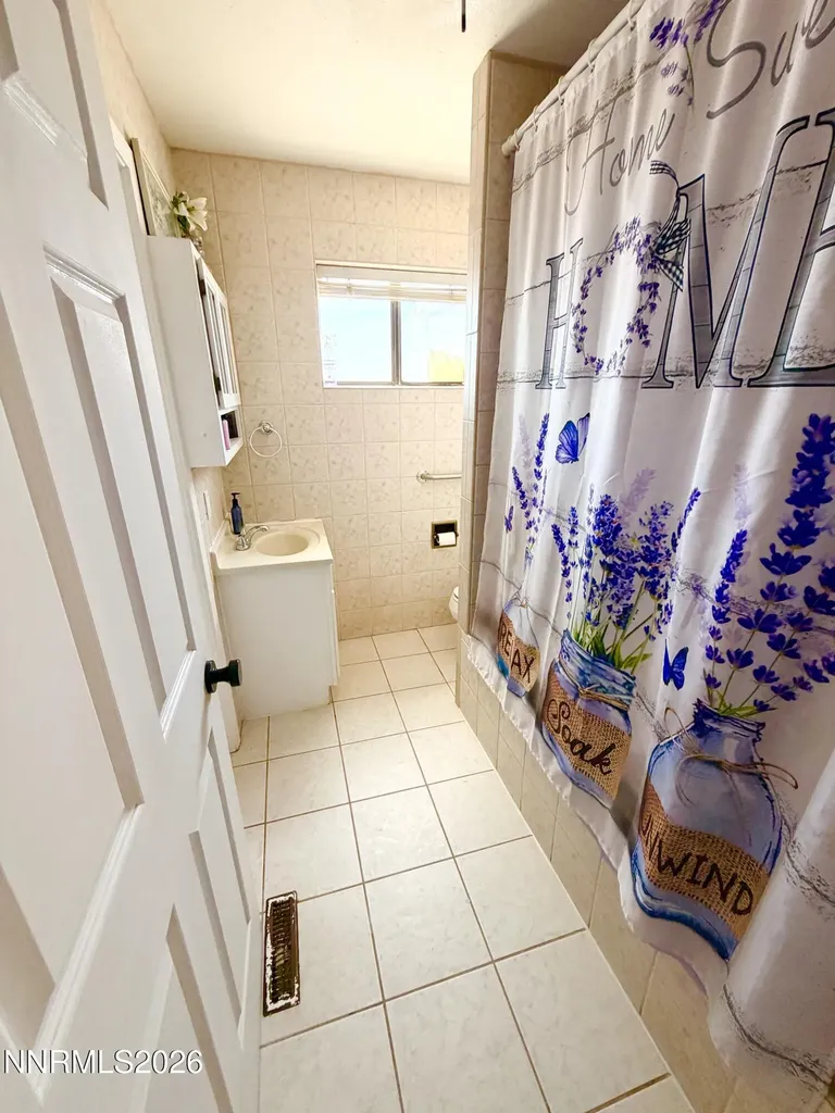 1301 Idaho Silver Springs NV 89429