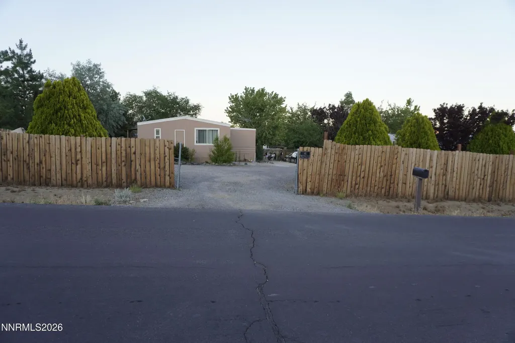 5886 Leon Sun Valley NV 89433