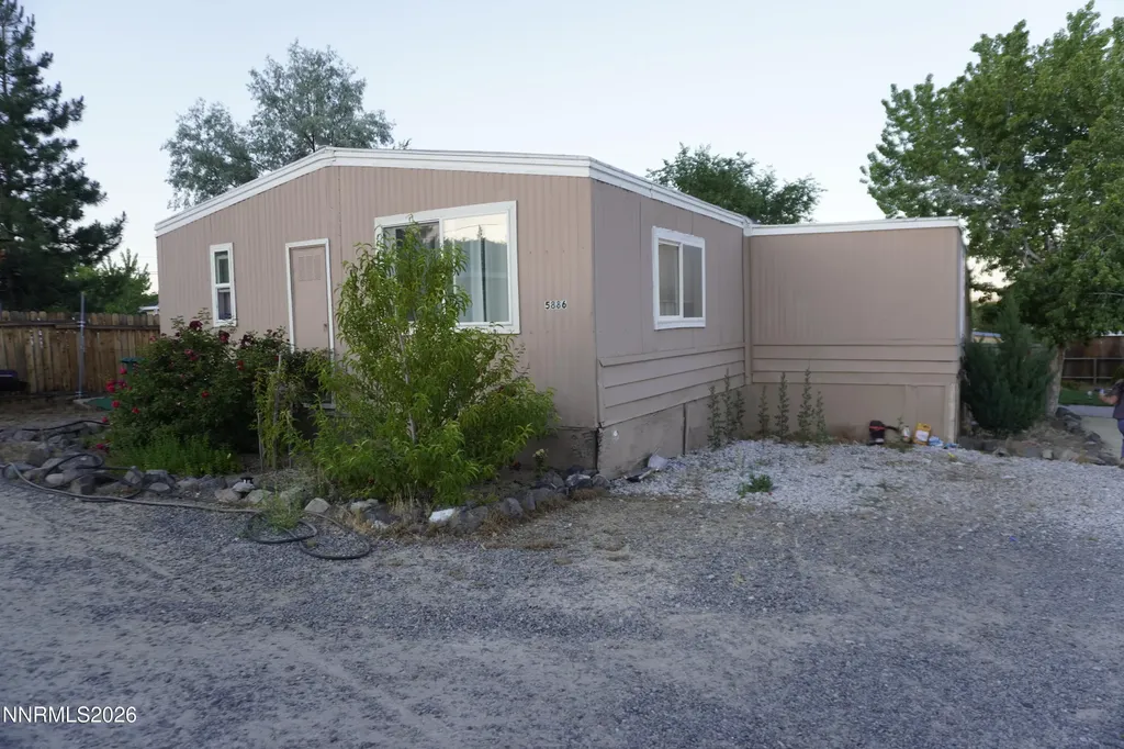 5886 Leon Sun Valley NV 89433