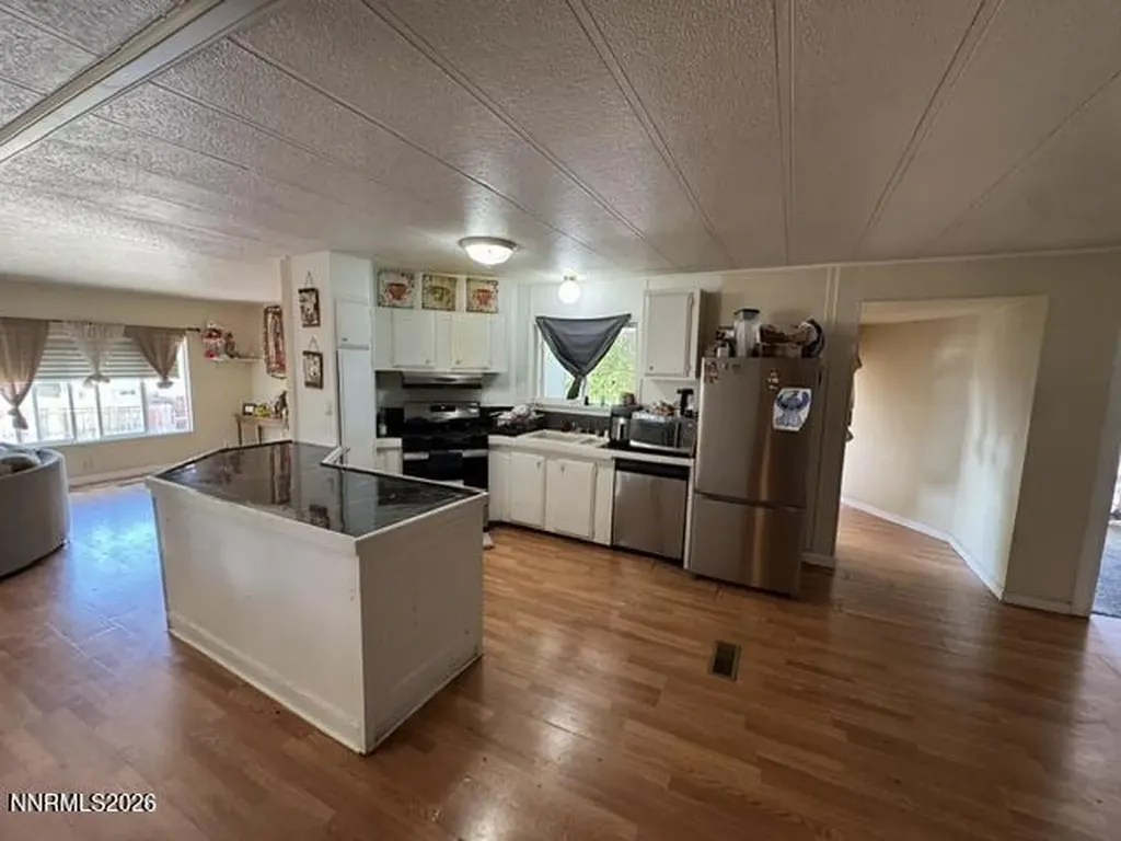 5886 Leon Sun Valley NV 89433