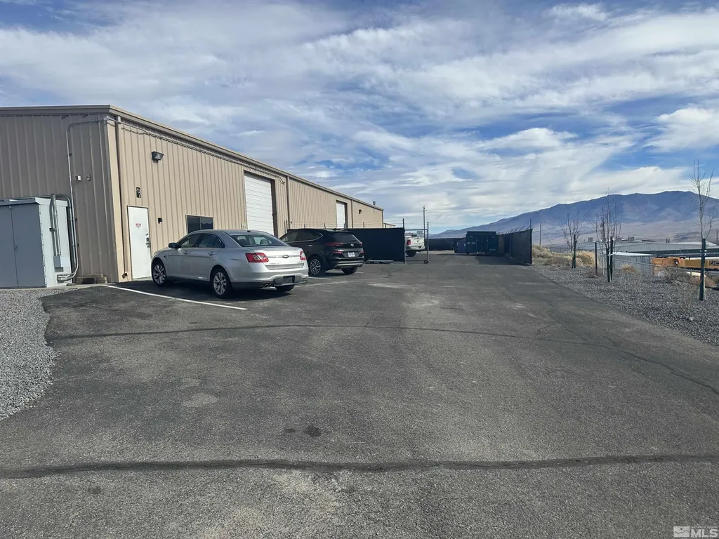 27 Bruce Moundhouse NV 89706