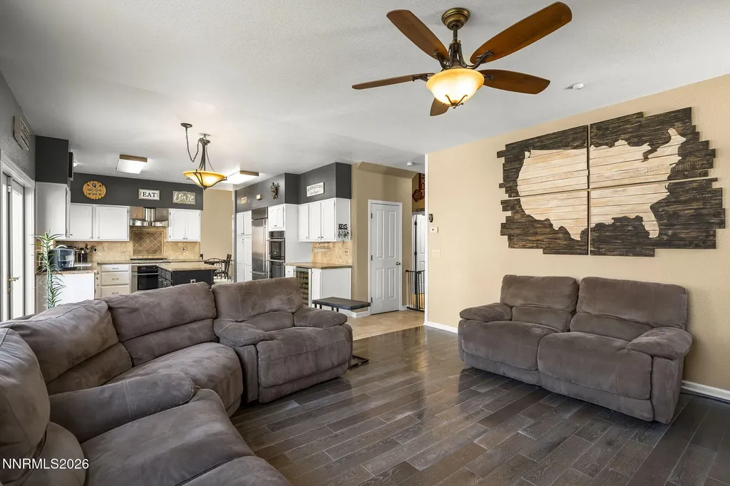 1720 Crestside Sparks NV 89436