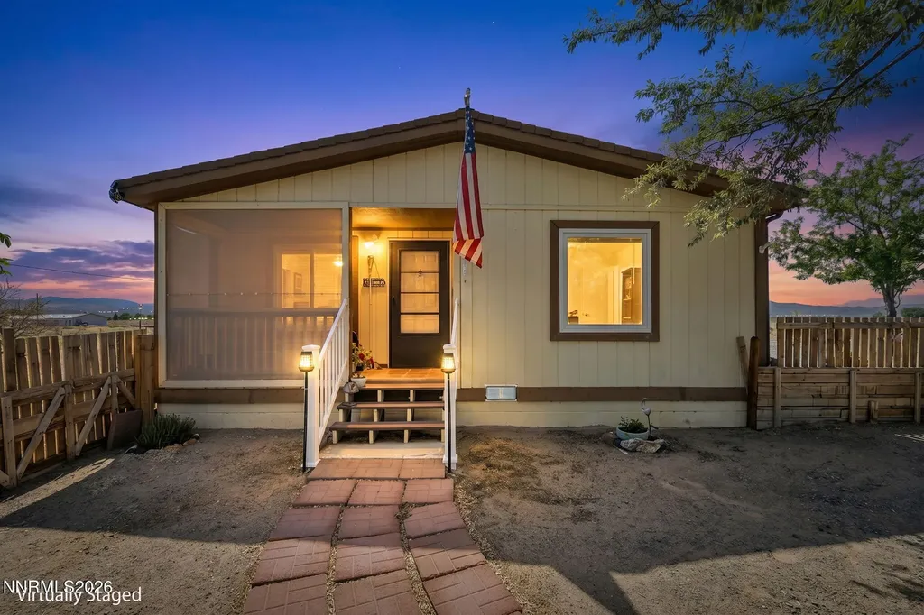 2290 Cougar Silver Springs NV 89429