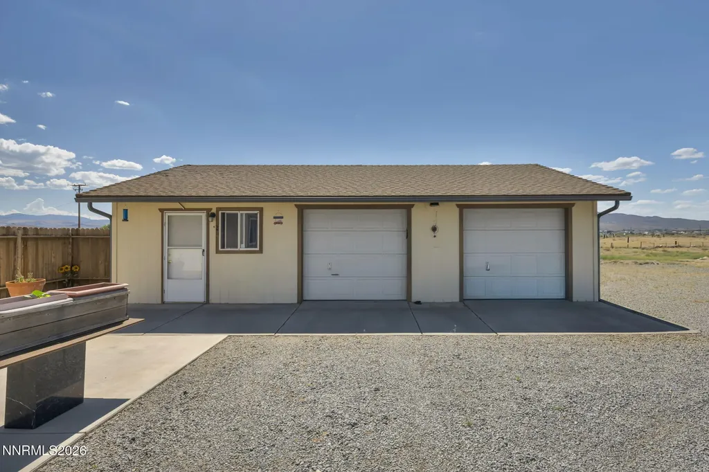 2290 Cougar Silver Springs NV 89429