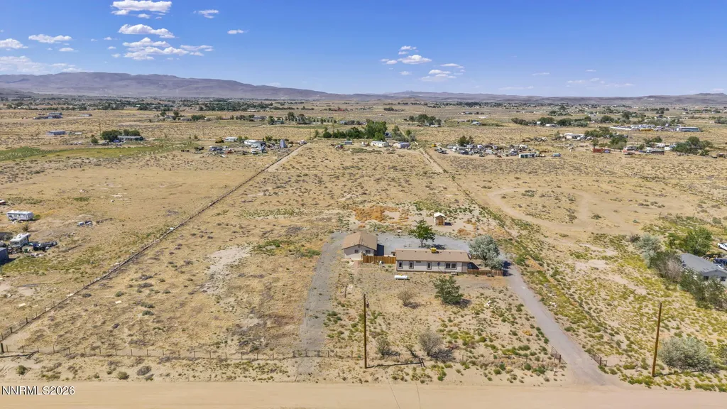 2290 Cougar Silver Springs NV 89429