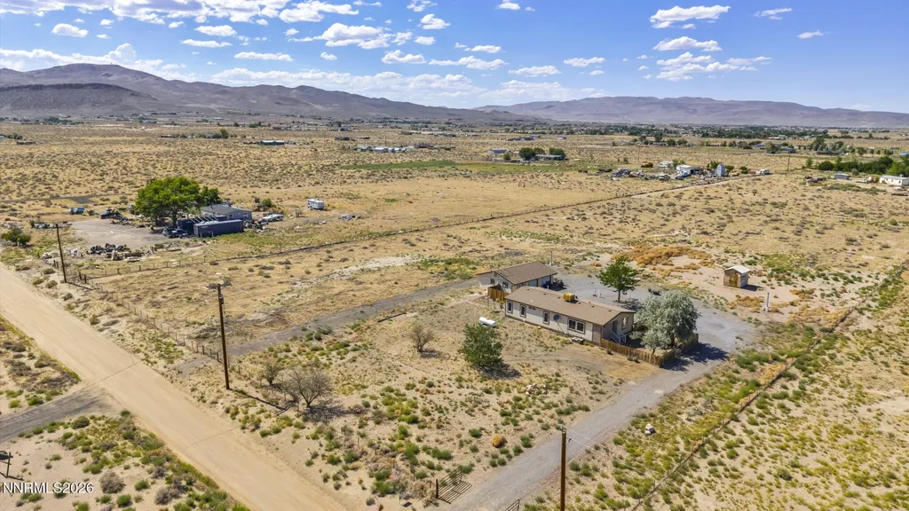 2290 Cougar Silver Springs NV 89429
